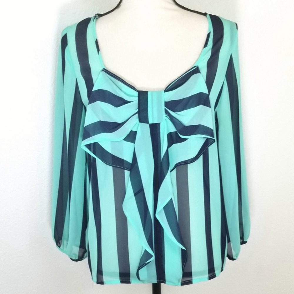 Searching for this shirt by Active. If anyone has it please let me know. Size M.